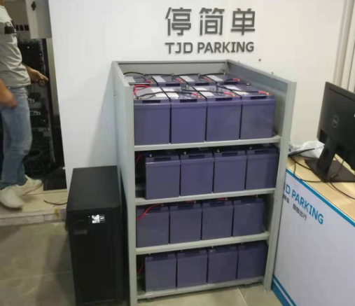 北京停简单公司机房配备山特UPS电源3C15KS及德国京安特电池12V100AH